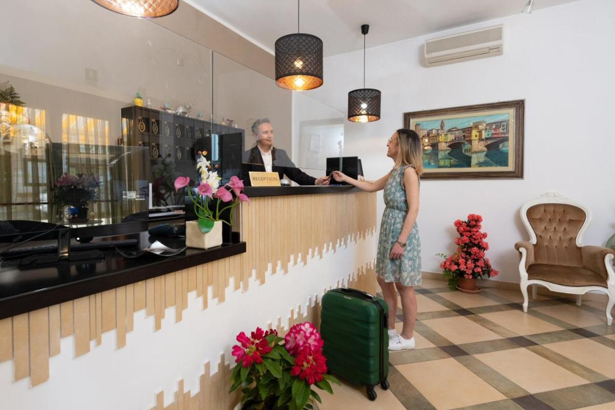 Hotel Bruna Martinsicuro Εξωτερικό φωτογραφία